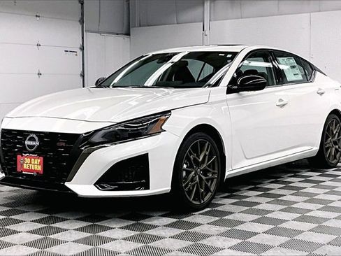 New 2025 Nissan Altima 2.5 SR w/ SR Premium Package image 2