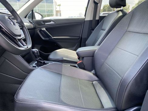Used 2020 Volkswagen Tiguan SE FWD image 16