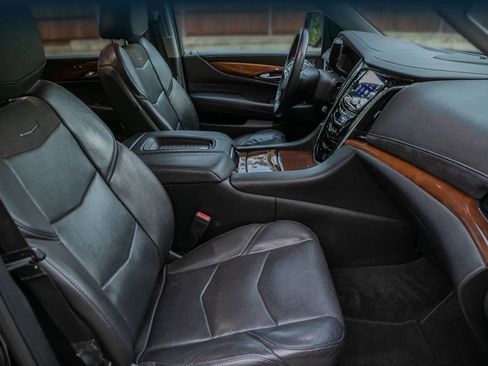 Used 2018 Cadillac Escalade 2WD image 21