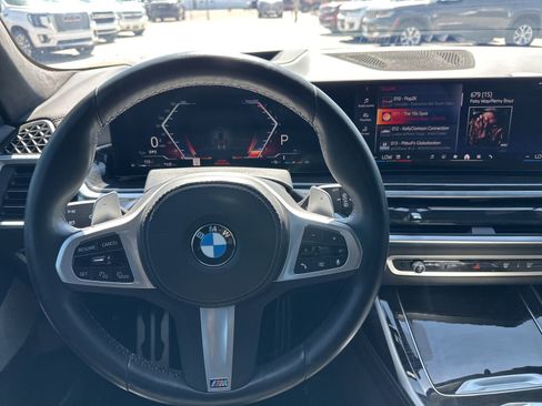 Used 2024 BMW X7 xDrive40i w/ M Sport Package image 32
