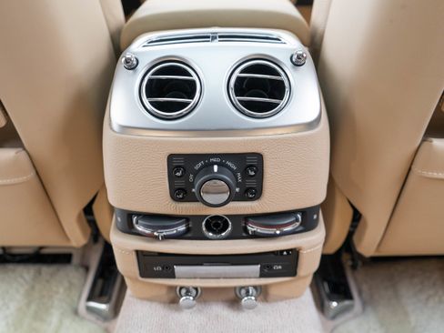 Used 2017 Rolls-Royce Ghost image 48