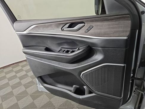 Used 2022 Jeep Grand Cherokee Limited image 31