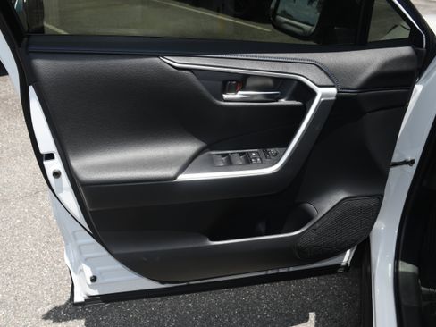 Used 2023 Toyota RAV4 XSE AWD/4WD image 10