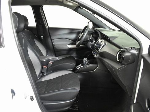 Used 2020 Nissan Kicks SV image 32