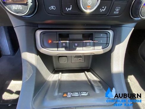 Used 2020 GMC Acadia Denali w/ Denali Ultimate Package AWD/4WD image 47