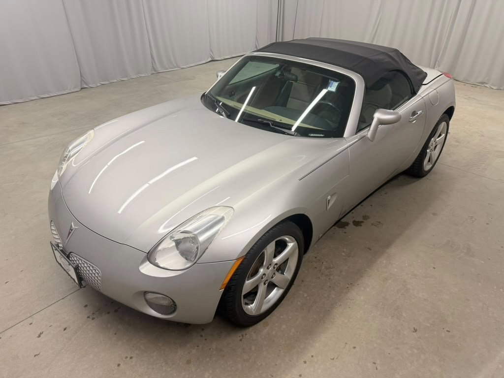 Used 2006 Pontiac Solstice Convertible w/ Premium Package RWD image 5