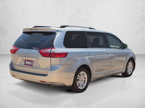 Used 2017 Toyota Sienna XLE w/ XLE Navigation Package FWD image 5