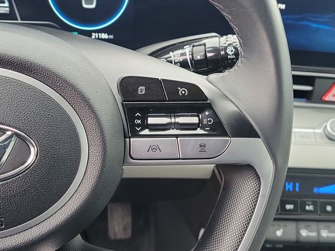 Used 2023 Hyundai Elantra Limited image 24