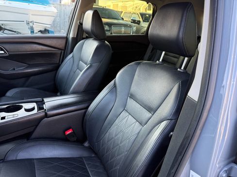 Used 2023 Nissan Rogue Platinum image 17