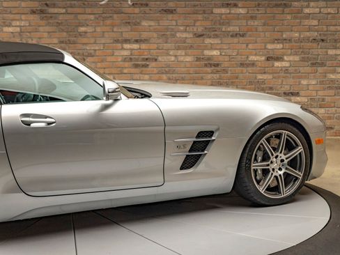 Used 2012 Mercedes-Benz SLS AMG Roadster image 16