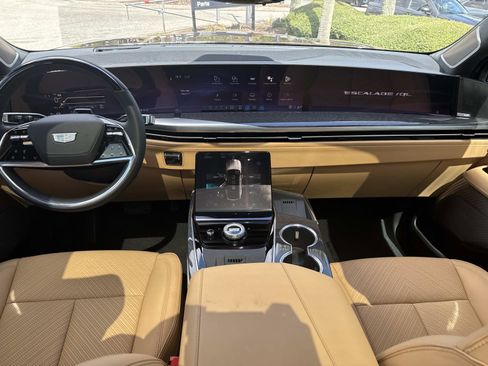 New 2026 Cadillac Escalade IQL Sport 2 w/ LPO, Floor Liner Package image 15