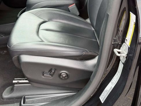 Used 2025 Chrysler Pacifica Select FWD image 16