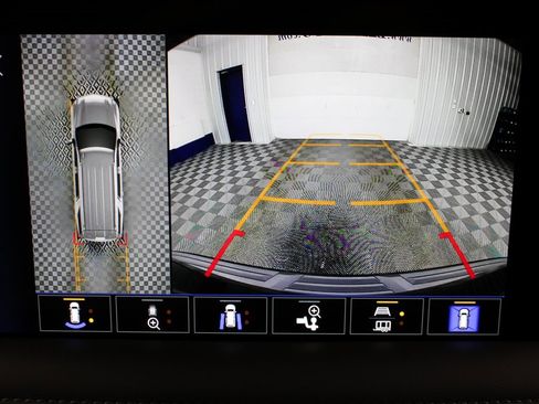 Used 2024 Chevrolet Tahoe Z71 image 17