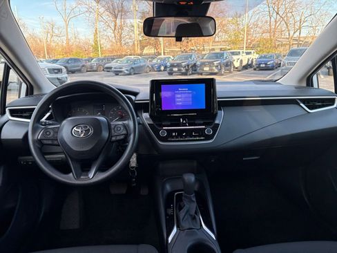 Used 2025 Toyota Corolla LE image 31