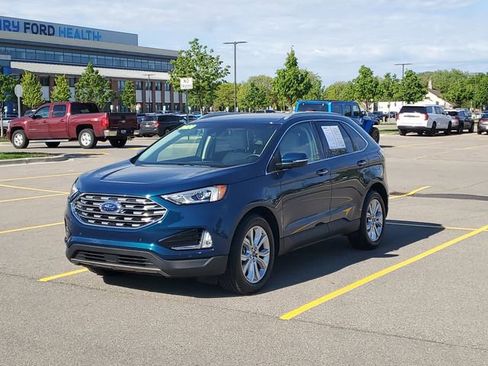 Used 2020 Ford Edge Titanium AWD/4WD image 2