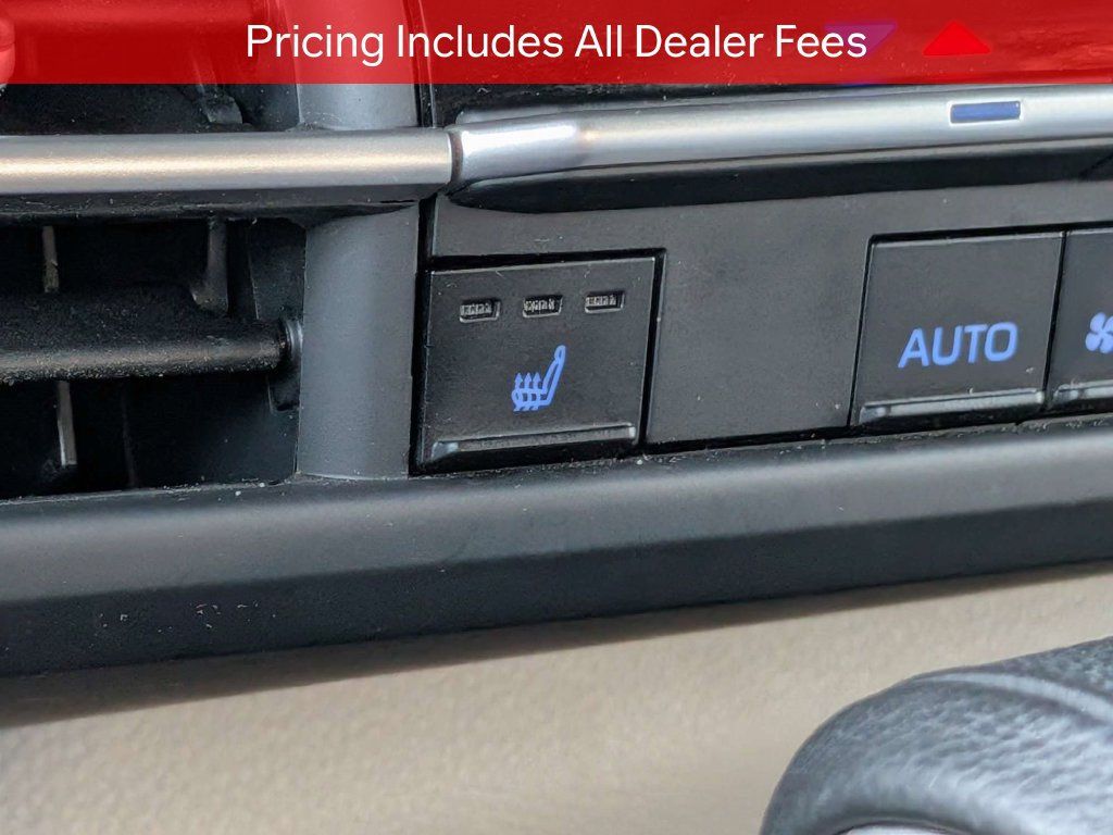 Used 2023 Toyota Sienna XLE FWD image 26
