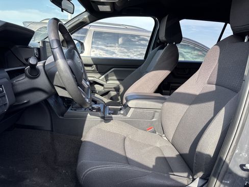 Used 2025 Toyota 4Runner SR5 AWD/4WD image 15