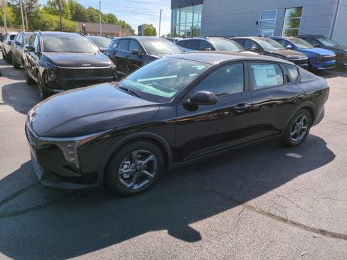 New 2025 Kia K4 FWD image 3