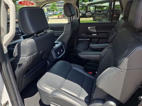 Used 2025 Ford Expedition Platinum AWD/4WD image 9