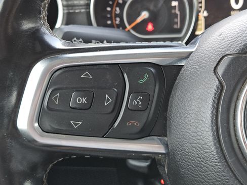 Used 2020 Jeep Gladiator Overland AWD/4WD image 19