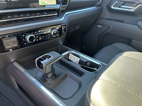 New 2026 GMC Sierra 1500 SLT image 36