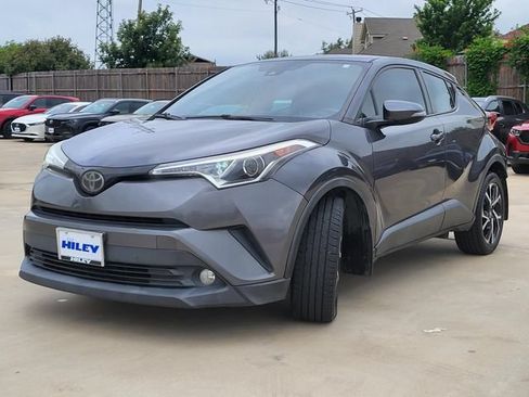 Used 2018 Toyota C-HR XLE FWD image 2