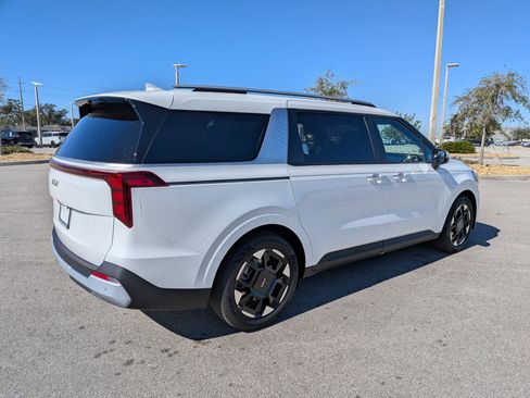 New 2026 Kia Carnival EX image 5