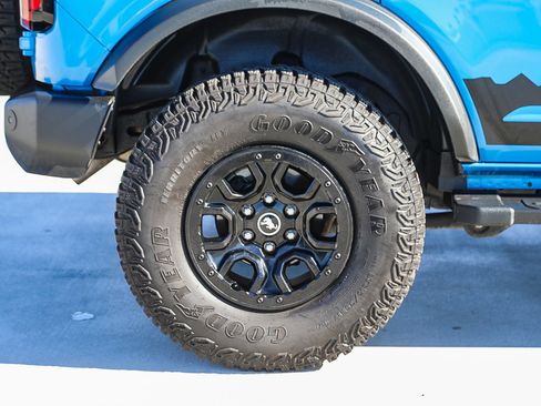 Used 2022 Ford Bronco Wildtrak image 11