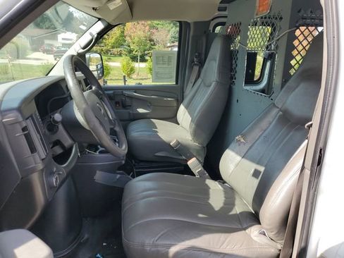 Used 2008 GMC Savana 3500 RWD image 9