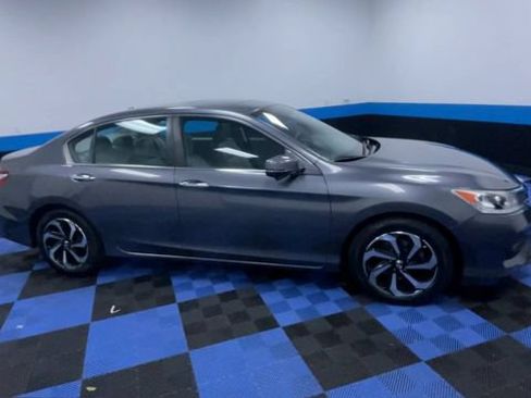 Used 2017 Honda Accord EX-L image 9
