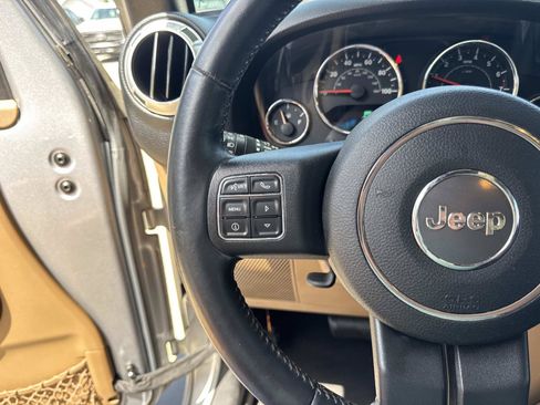 Used 2015 Jeep Wrangler Sahara w/ Connectivity Group AWD/4WD image 20