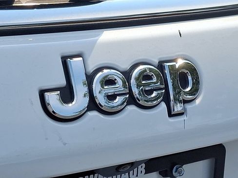 Certified 2023 Jeep Compass Latitude w/ Sun and Sound Group AWD/4WD image 28