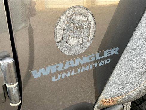 Used 2016 Jeep Wrangler Unlimited Rubicon image 14