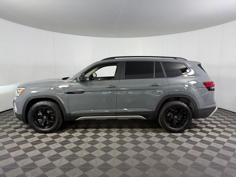 Used 2024 Volkswagen Atlas Peak Edition SE AWD/4WD image 10