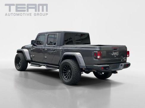 Used 2021 Jeep Gladiator Overland w/ Cold Weather Group AWD/4WD image 5