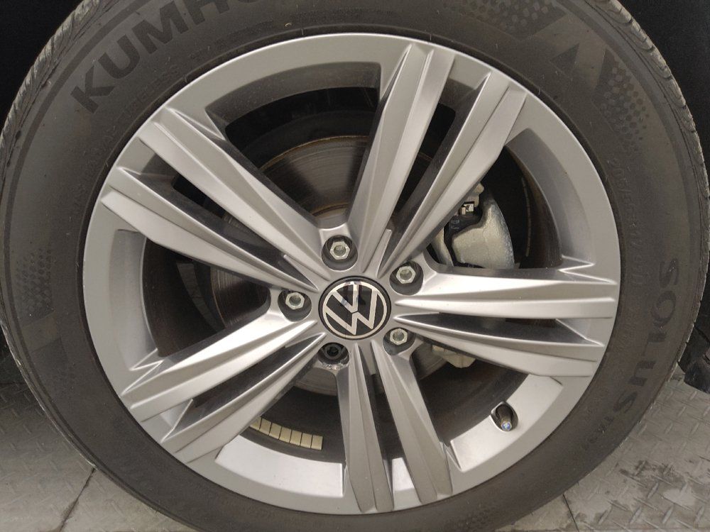 Used 2024 Volkswagen Jetta SE w/ Panoramic Sunroof Package FWD image 31
