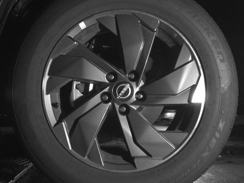 Used 2025 Nissan Rogue SV image 9