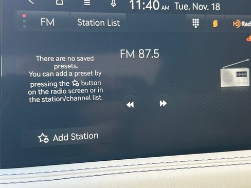 Used 2025 Genesis G70 2.5T image 18