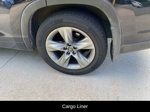 Used 2017 Toyota Highlander Limited Platinum AWD/4WD image 12
