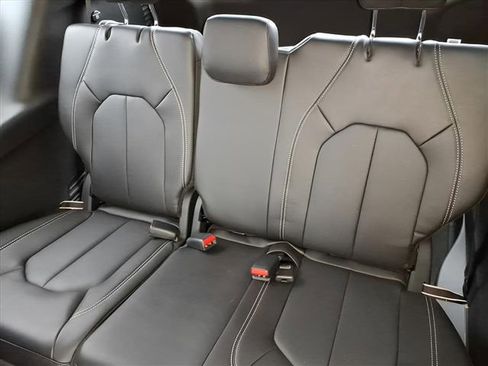 New 2026 Chrysler Pacifica Select AWD/4WD image 13