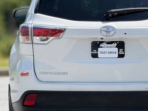 Used 2015 Toyota Highlander Limited Platinum AWD/4WD image 16