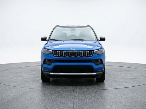 Used 2025 Jeep Compass Limited image 2