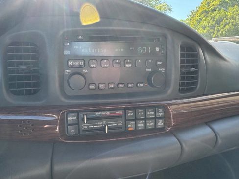 Used 2005 Buick Le Sabre Custom image 19