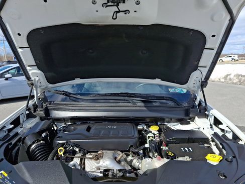 Used 2020 Jeep Cherokee Latitude Plus image 27