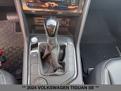 Used 2024 Volkswagen Tiguan SE AWD/4WD image 19