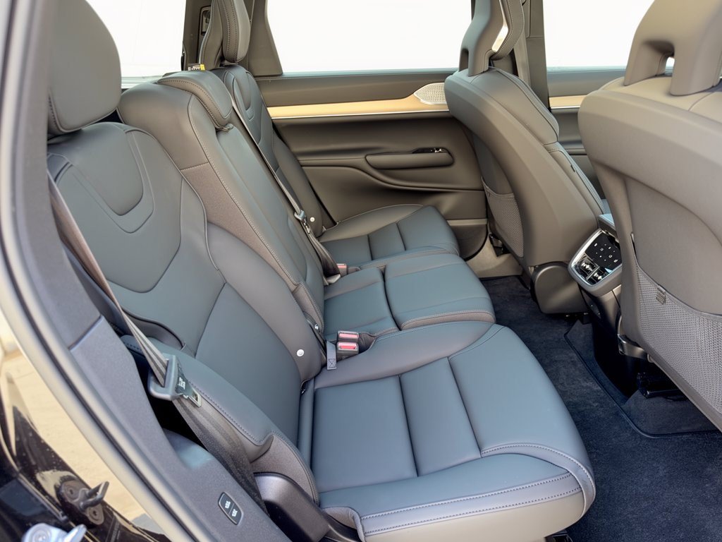 Certified 2025 Volvo EX90 Ultra AWD/4WD image 29