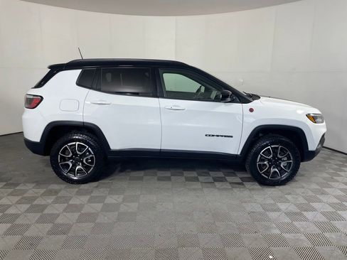 Certified 2025 Jeep Compass Trailhawk AWD/4WD image 2