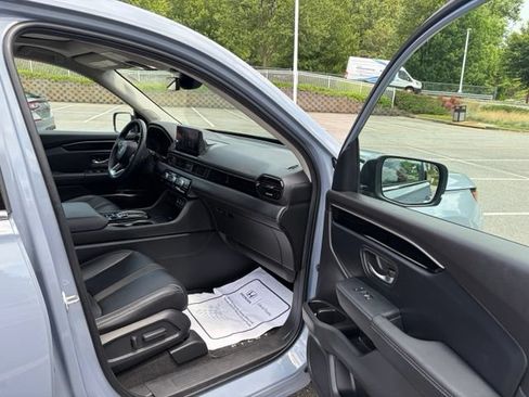 Used 2024 Honda Pilot Touring image 29