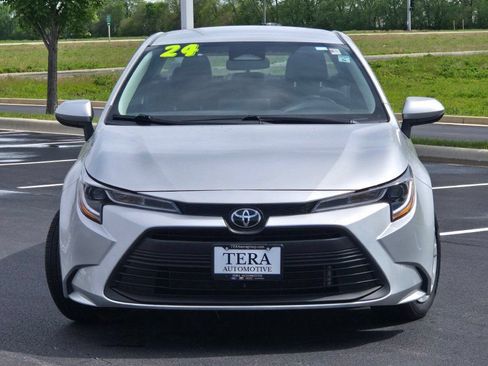 Used 2024 Toyota Corolla LE FWD image 3