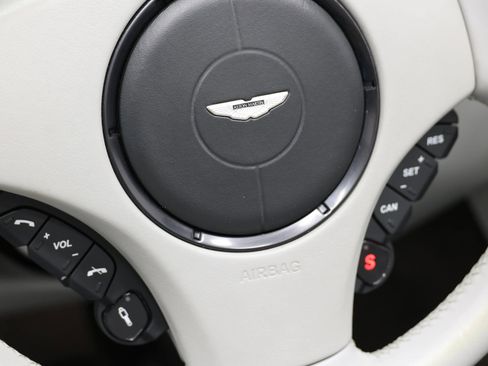 Used 2014 Aston Martin Vanquish Volante RWD image 32